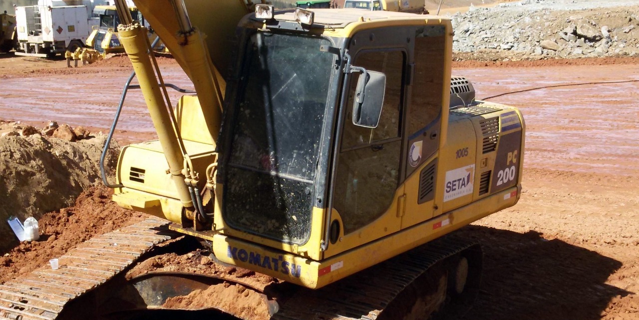 KOMATSU 2009 PC200