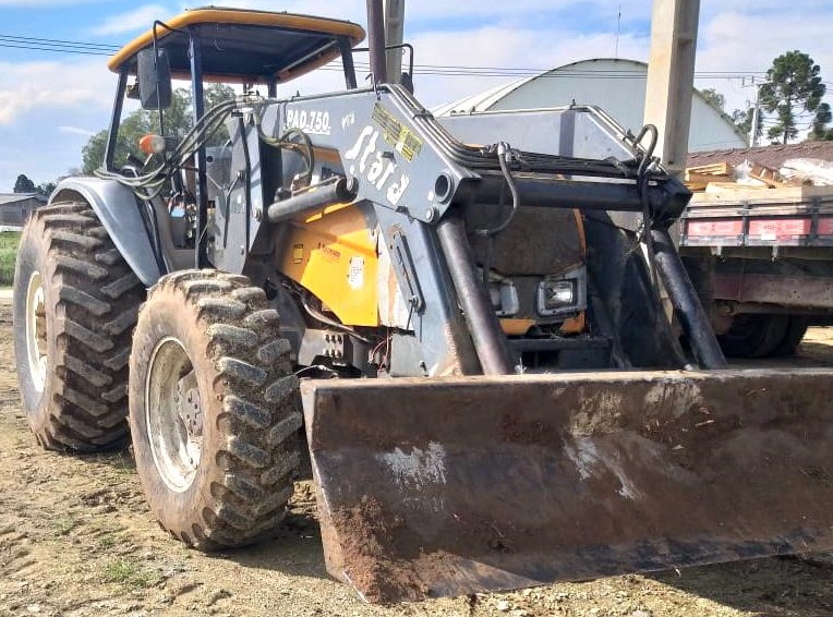 Trator Valtra BM 125 Ano 2011