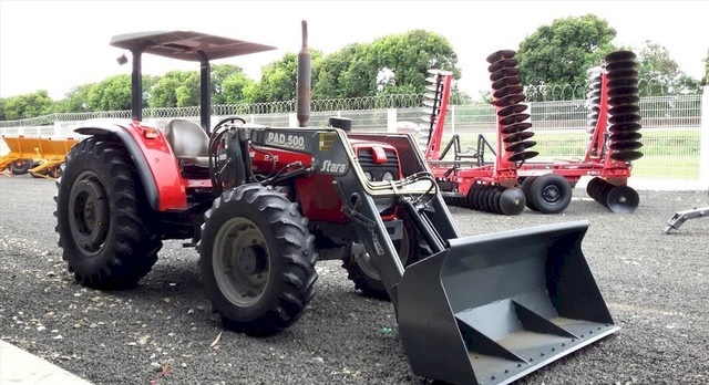 TRATOR Massey Ferguson 275 2005