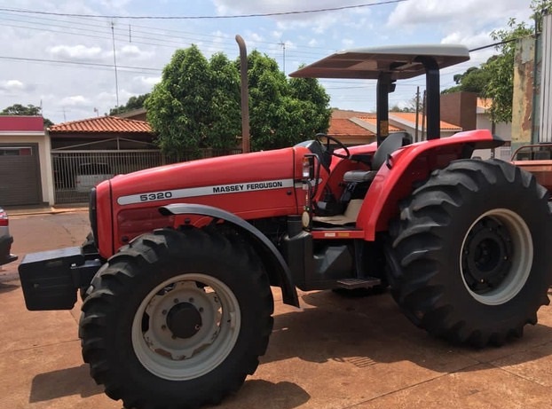 TRATOR Massey Ferguson 5320 2004